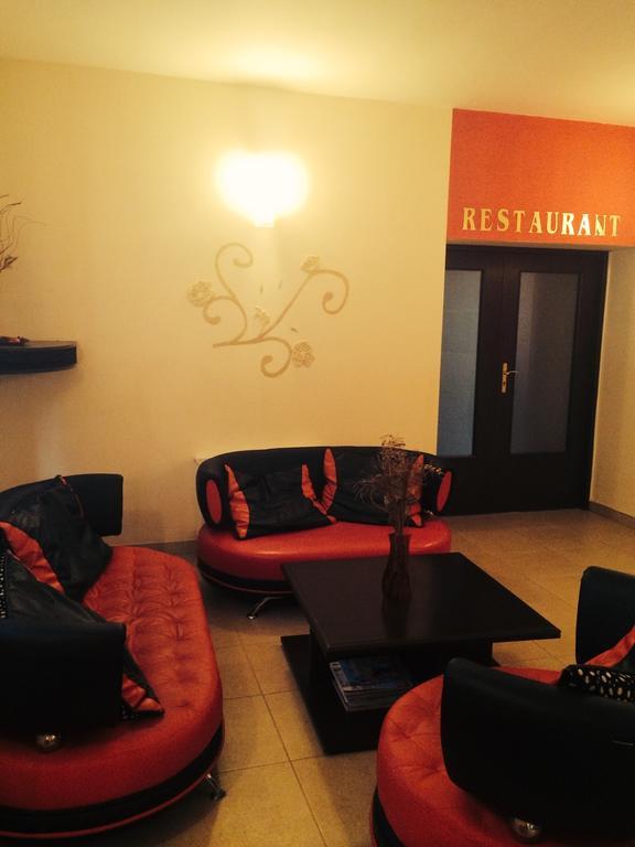 Hotel Fiama Otelu Rosu 외부 사진